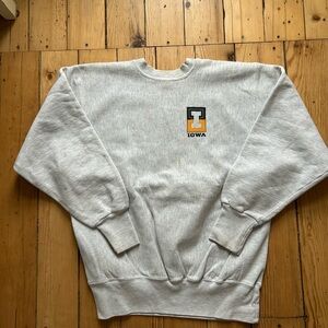 Vintage Iowa Hawkeyes Grey Crewneck Sweater